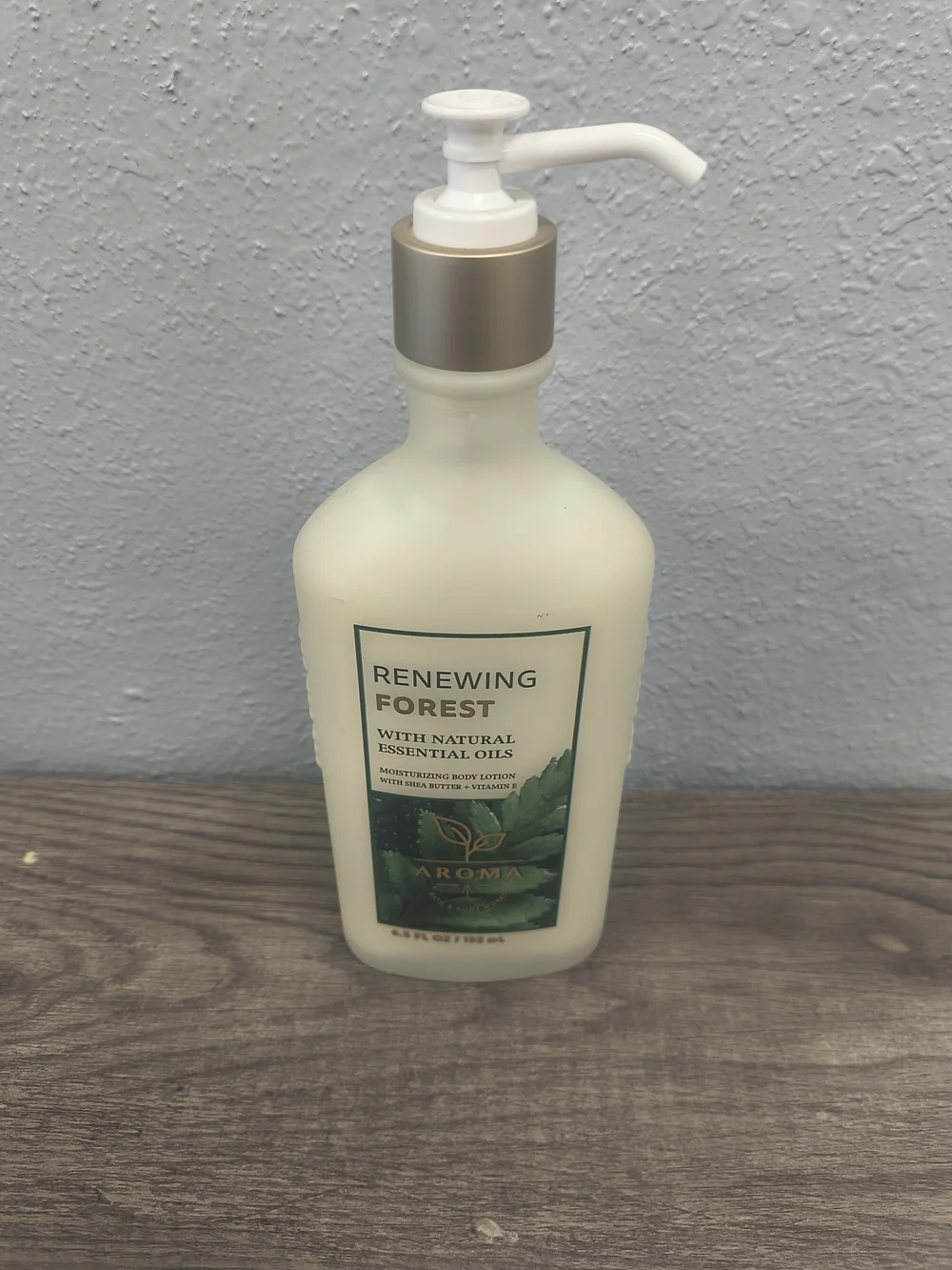 Bath & Body Works Renewing Forest Moisturizing Body Lotion - Cream/Green/Gold